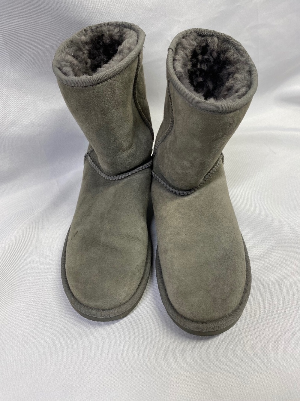 Ugg Women's Classic Short Gray Winter Boots Size 9